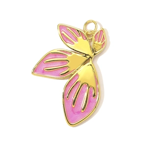 Detail van bloemblaadje hanger met roze glitter emaille en goud plating voor DIY sieraden
