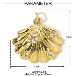 Detailansicht eines goldenen Muschel-Anhängers mit weißen Zirkon-Einsätzen und Maßen