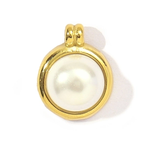 Detail of round golden stainless steel pendant with white pearl inlay and double ring clasp