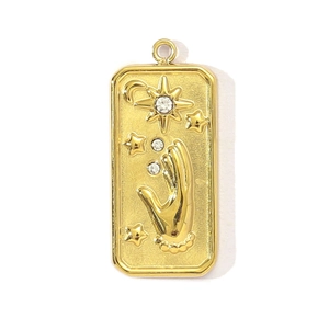 Detailreiches Tarot-Relief mit Himmelsstern und Hand auf goldenem Edelstahl-Anhänger