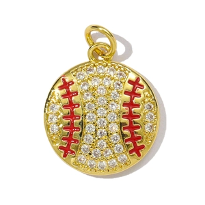 Funkelnder vergoldeter Baseball-Anhänger mit Zirkonia und roten Nahtdetails für Ketten