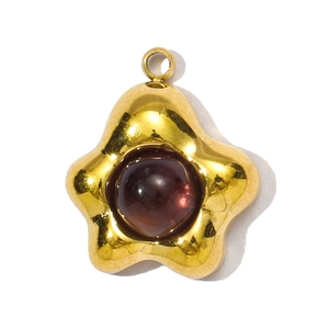 Stervormige titanium stalen hanger met centrale ronde paarse natuurstenen inleg