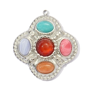 Pendentif fleur en argent bohème avec pierres naturelles colorées et détails perlés