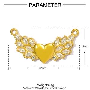 Pendentif cœur doré avec ailes en cristal incluant dimensions et informations de poids