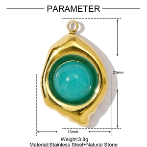 Gedetailleerd schema van de gouden hanger met turquoise steen en afmetingen erbij