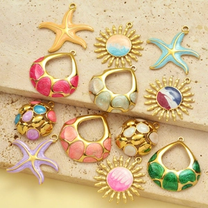 Colgantes coloridos de estrella de mar y girasol en acero dorado para crear joyería