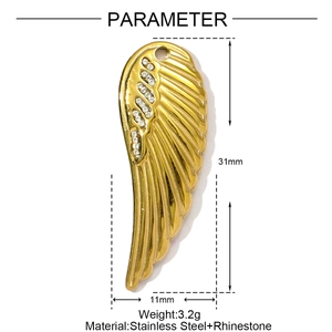 Paramètres détaillés pour pendentif aile dorée en acier inoxydable avec strass