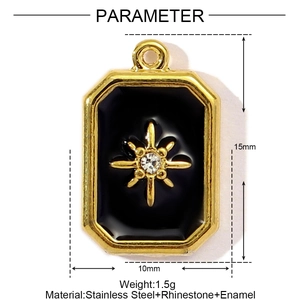 Dimensions de 15mm x 10mm pour ce pendentif octogonal doré avec motif étoile noire
