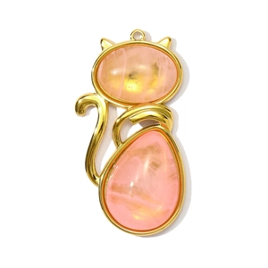 Ciondolo gatto dorato con pietra in resina marmorizzata rosa in design carino gattino
