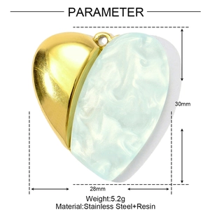 Vista tecnica del ciondolo a cuore con dimensioni 30x28mm e peso di 5,2g
