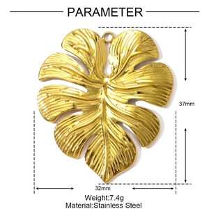 Diagramma dei parametri del ciondolo a foglia di monstera in oro con altezza di 37 mm
