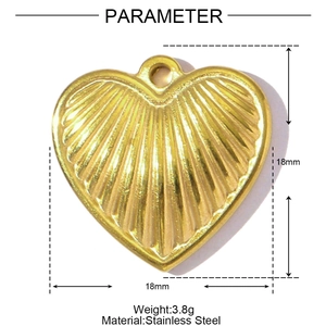 Detailed size parameters of a golden heart-shaped stainless steel pendant with texture