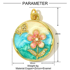 Vue détaillée du pendentif rond en cuivre et zircon avec émail floral et dimensions