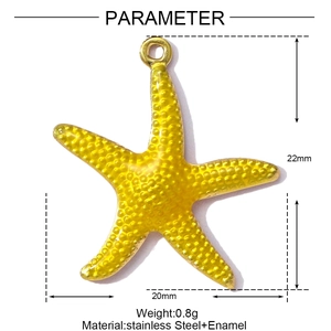 Detailweergave van de gele emaille zeester hanger van roestvrij staal met afmetingen