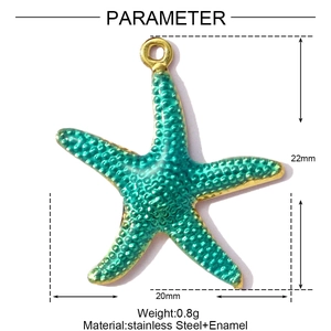 Detailweergave van groene emaille zeester hanger met 22mm x 20mm afmetingen en specificaties