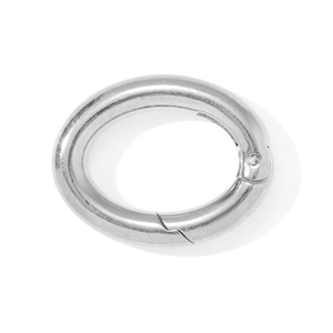 Détail d'un fermoir à ressort ovale en acier inoxydable argenté pour création de bijoux