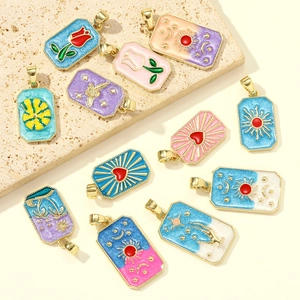Colgante de tarot cuadrado de cobre y circón con esmalte de rosa y corazón