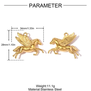 Vista detallada de los colgantes Pegasus dorados con medidas y especificaciones de material