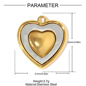 Détail macro du pendentif coeur triple couche en acier inoxydable avec ses dimensions