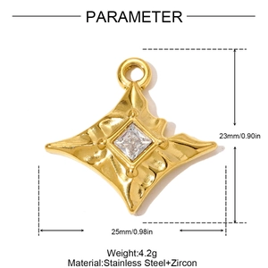 Vue macro du pendentif étoile en acier inoxydable et zircon avec dimensions et poids