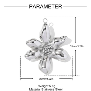 Detailed parameter view of 33mm stainless steel flower pendant showing dimensions and weight