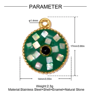 Infografía con dimensiones y materiales del colgante redondo de esmalte verde y concha