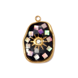 Colgante de acero inoxidable dorado con esmalte negro e incrustación de concha de colores