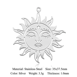 Pendentif visage de soleil en acier inoxydable poli mesurant 35x37,5mm et 1,0mm d'épaisseur