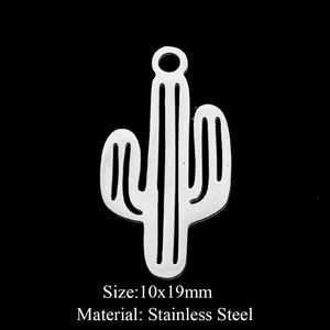 Vue macro d'un pendentif cactus en acier inoxydable 10x19mm pour bijoux DIY