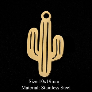 Vue détaillée du pendentif cactus doré ajouré 10x19mm fabriqué en acier inoxydable durable