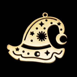 Colgante de sombrero de bruja dorado pulido con calados de estrellas y lunas