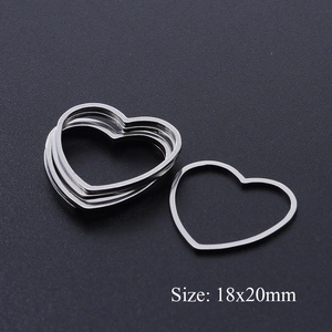 Macro detail of 18x20mm silver heart-shaped stainless steel DIY jewelry pendants