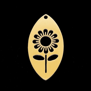 Détail macro du pendentif feuille en acier inoxydable avec découpe de tournesol sur fond noir
