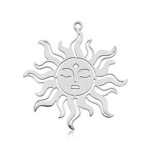 Pendentif soleil céleste en acier inoxydable argenté avec visage et rayons ondulés