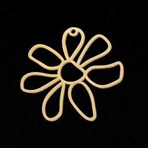 Vue détaillée d'un pendentif fleur en acier inoxydable doré à sept pétales ajourés