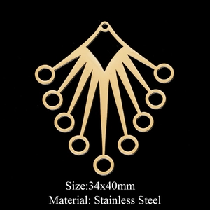 Détail d'un pendentif en acier inoxydable doré en forme d'éventail pour bijoux DIY