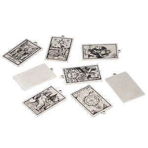 Set aus Vintage-Silber-Edelstahl-Tarot-Anhängern mit klassischen Arcana-Motiven