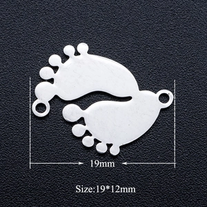 Pendentif empreinte de bébé en acier inoxydable poli mesurant 19 mm x 12 mm