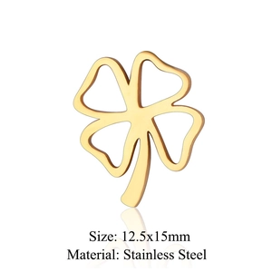 Detail of 12.5x15mm hollow four-leaf clover pendant in gold-plated stainless steel