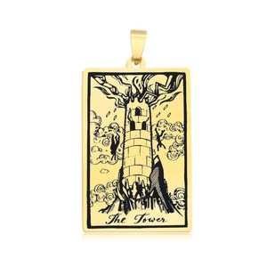 Detaillierte Makroansicht des vergoldeten Edelstahl-Anhängers mit Tarot-Turm-Motiv