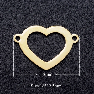 Macro de connecteur coeur creux doré 18x12,5mm avec deux anneaux de jonction fermés