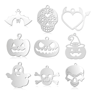 Set van 9 roestvrijstalen Halloween-hangers met motieven van spook, schedel en vleermuis