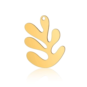 Polierter goldener Ginkgoblatt-Anhänger aus Titanstahl mit runder Aufhängung im Detail