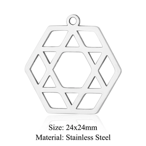 Détail macro du pendentif étoile géométrique en acier inoxydable avec dimensions et taille