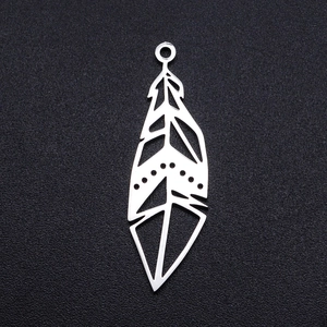 Pendentif plume évidée en acier inoxydable argenté avec détails à pois pour création de bijoux
