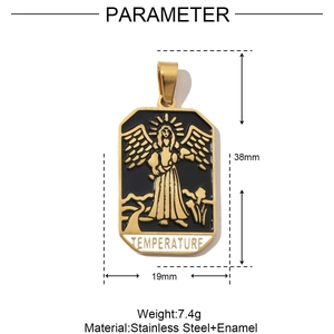 Detailansicht des Temperance-Tarot-Anhängers in Schwarz und Gold, Maße 38x19mm aus Edelstahl