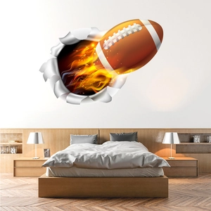 Dettaglio dell'adesivo murale 3D con football americano in fiamme per l'arredamento della camera