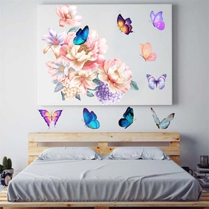 Detalle de vinilos de pared de flores de loto y mariposas para decorar el dormitorio