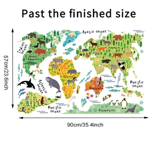 Détail du sticker mural carte du monde avec animaux, dimensions 90 cm par 57 cm