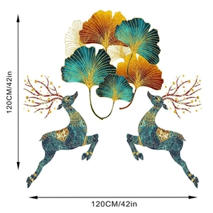 Dettaglio dell'adesivo murale loto verde con cervi e foglie di ginkgo da 120cm